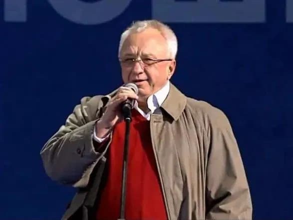 nardep-kucherenko-podav-zayavu-na-slugu-narodu-za-mat-i-zlamani-okulyari