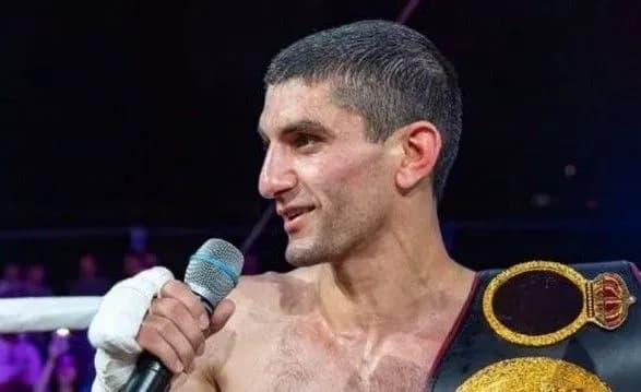 ukrayinskiy-chempion-dalakyan-vidboksuvav-10-raundiv-zi-zlamanoyu-rukoyu