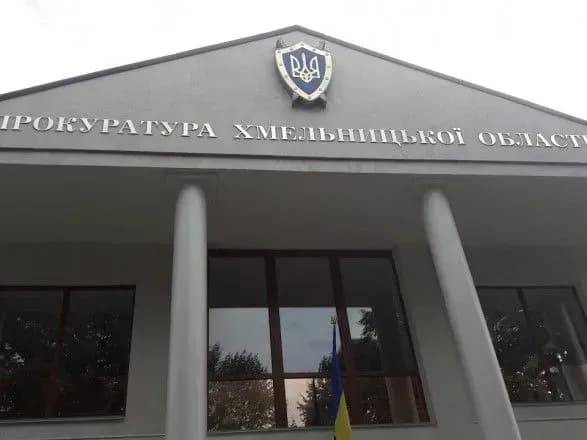 na-khmelnichchini-vikrili-trokh-cholovikiv-yaki-vimagali-pivmilyona-griven-u-mistsevogo-zhitelya