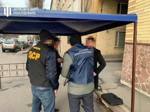 vidkat-na-2-5-mln-grn-posobniku-posadovtsya-sekretariatu-kabminu-povidomili-pro-pidozru