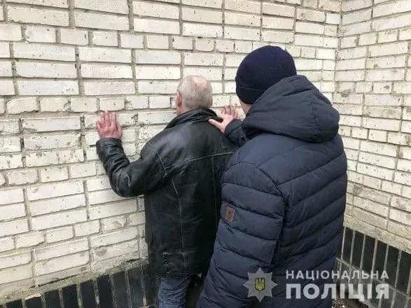 u-sumakh-zatrimali-cholovika-za-vbivstvo-lyudini-na-vizku