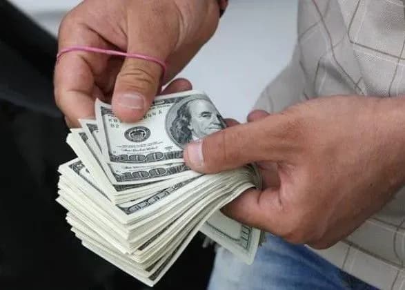 u-kiyevi-zatrimali-obminnogo-grabizhnika-yakiy-vidibrav-u-poterpilogo-30-tis-dolariv