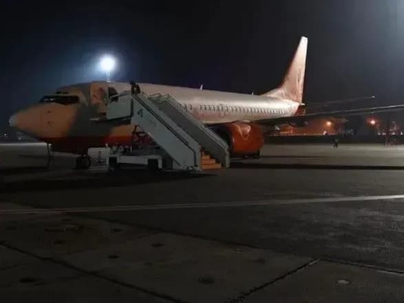 evakuatsiya-iz-ukhanyu-z-ukrayintsyami-poletyat-gromadyani-z-schonaymenshe-vosmi-krayin