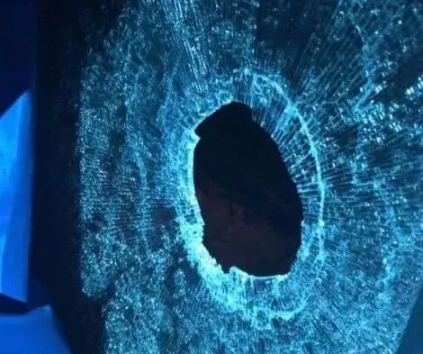 zatrimano-osobu-yaka-kidala-kaminnya-v-avtobusi-v-novikh-sanzharakh-avakov