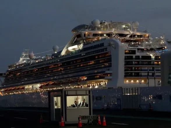 epidemiya-koronavirusu-kilkist-infikovanikh-na-bortu-laynera-u-yaponiyi-zrosla-do-634-osib