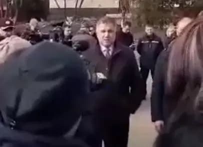 avakov-priyikhav-u-novi-sanzhari-na-tli-paniki-cherez-koronavirus