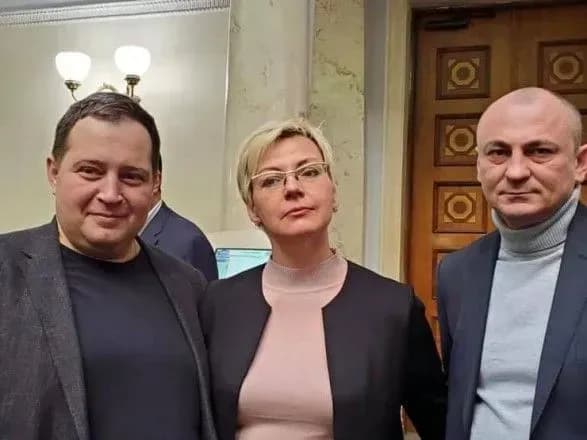 troye-slug-narodu-poyikhali-v-novi-sanzhari-kudi-vezut-evakuyovanikh-z-kitayu