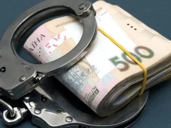 ekssluzhbovtsya-oschadbanku-zapidozrili-u-makhinatsiyakh-z-vidkrittyam-rakhunkiv