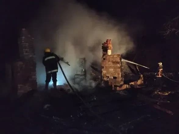 na-volini-na-zgarischi-budinku-viyavili-tila-dvokh-ditey