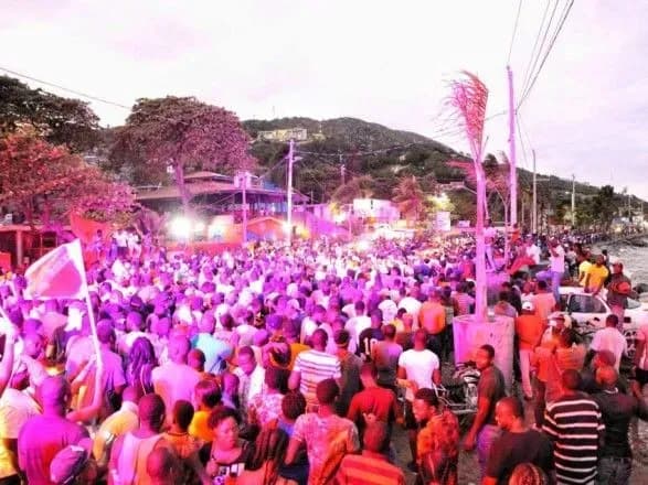 schonaymenshe-6-lyudey-poraneno-v-rezultati-strilyanini-na-karnavali-na-pivnochi-gayiti