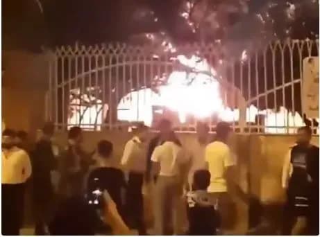 v-irani-pidpalili-likarnyu-kudi-mogli-dostaviti-khvorikh-koronavirusom