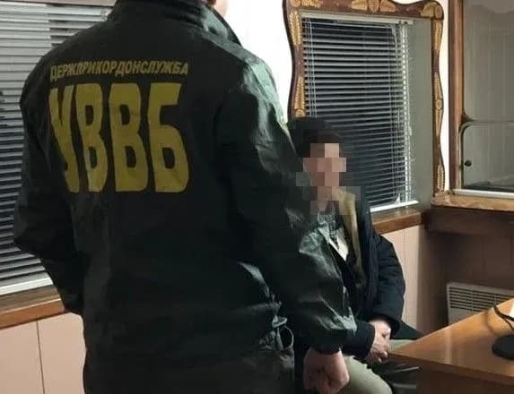 gromadyanin-uzbekistanu-namagavsya-dati-ukrayinskim-prikordonnikam-khabar-u-rublyakh