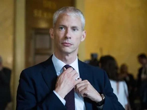 u-ministra-kulturi-frantsiyi-viyavili-koronavirus