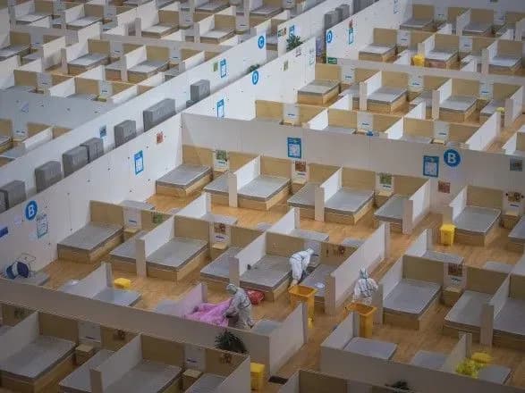 kilkist-zarazhenikh-koronavirusom-u-kitayi-rizko-vpala