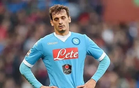 bombardir-italiyskogo-futbolnogo-klubu-zdav-pozitivniy-test-na-koronavirus