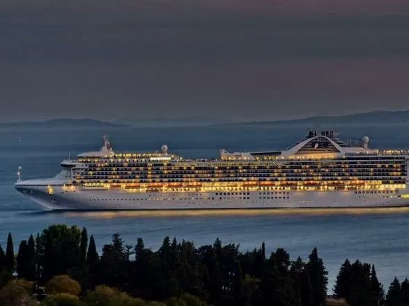 sogodni-do-ukrayini-povertayutsya-chleni-ekipazhu-laynera-grand-princess-na-yakomu-viyavili-koronavirus