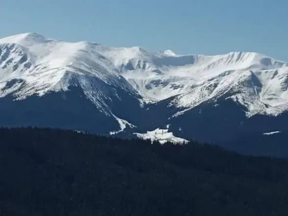 u-karpatakh-namelo-ponad-metr-snigu-1