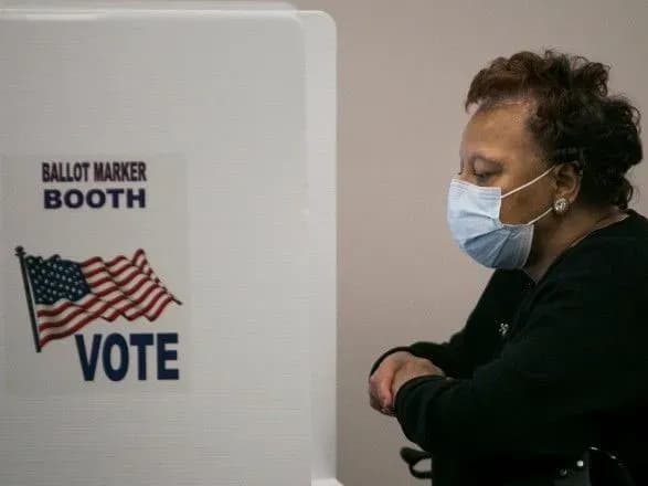 bayden-peremagaye-na-pervinnikh-viborakh-demokrativ-u-floridi-ta-illinoysi