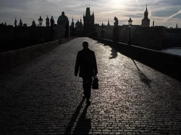 cherez-koronavirus-uryad-chekhiyi-vidiliv-okremiy-chas-na-zakupki-dlya-litnikh-lyudey