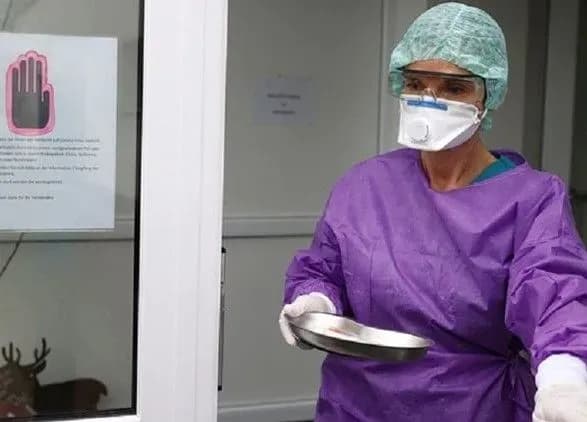 pandemiya-koronavirusu-yevroparlament-povidomiv-pro-smert-spivrobitnika