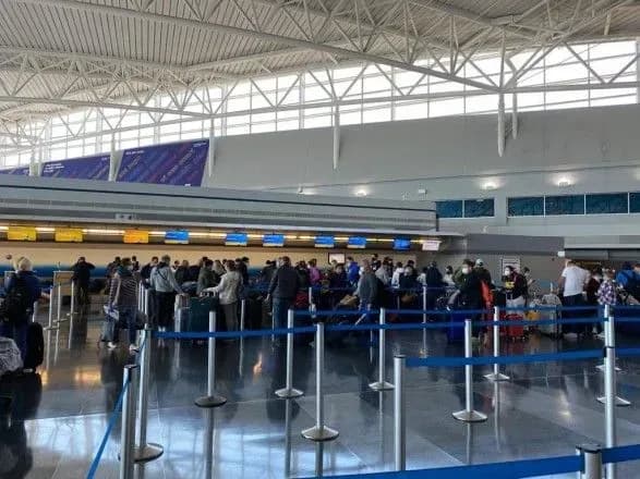 z-nyu-yorka-do-kiyeva-viletiv-spetsreys-z-359-gromadyanami-ukrayini