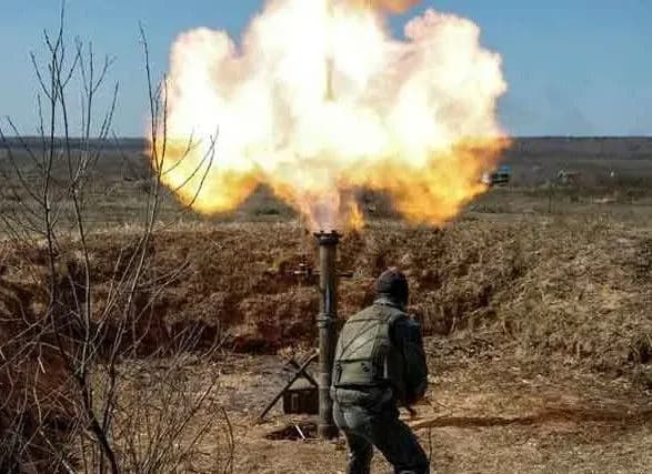 boyoviki-posilyuyut-svoyi-pozitsiyi-artileriyeyu-ta-minometami-rozvidka