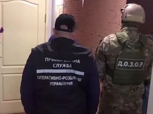 u-kharkovi-vikrili-shakhrayiv-yaki-prodali-inozemtsyu-ponad-300-tis-medmasok-za-zanizhenoyu-tsinoyu