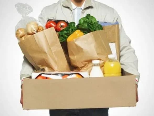 veteranam-futbolu-u-ternopoli-organizuyut-dostavku-likiv-i-produktiv-dodomu