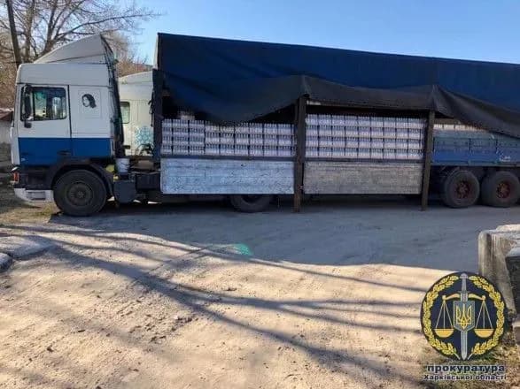 u-kharkovi-viluchili-blizko-25-tisyach-plyashok-falsifikatu