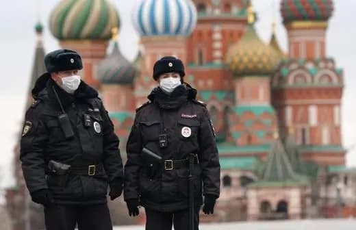 koronavirus-u-moskvi-zatrimali-cholovika-yakiy-vigulyuvav-sobaku