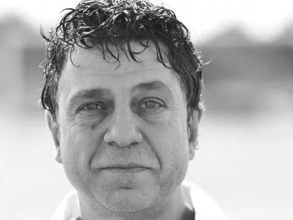 u-frantsiyi-naklav-na-sebe-ruki-zarazivsya-koronavirusiv-likar-futbolnogo-klubu