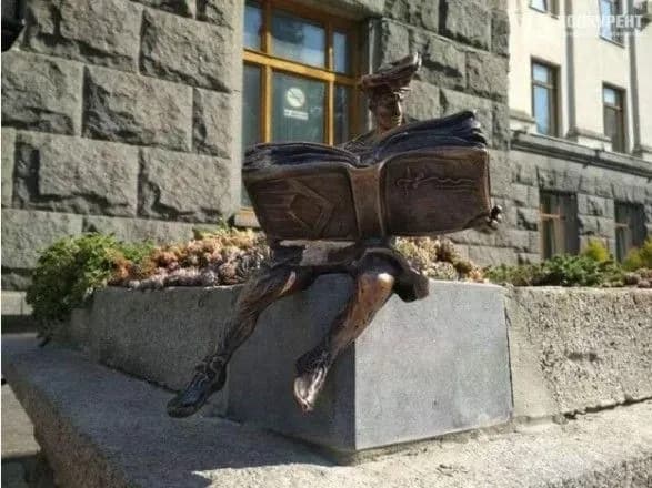 u-lutsku-vikrali-skulpturu-odnogo-z-simvoliv-mista