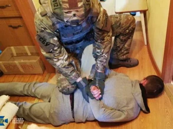 u-khmelnitskomu-vikrili-narkougrupovannya-organizovane-posadovtsyami-dsns