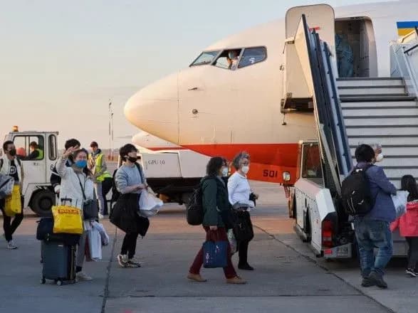 ukrayina-vidpravila-do-pivdennoyi-koreyi-chergoviy-litak-po-spetszasobi-zakhistu