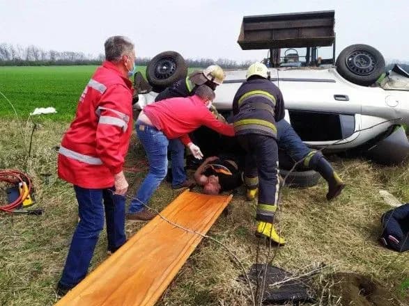 cholovika-zatislo-v-avtivtsi-vnaslidok-dtp-na-kirovogradschini