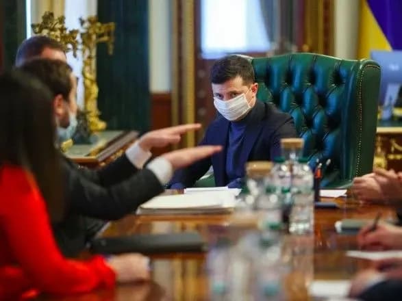 zelenskiy-pro-problemi-iz-zabezpechennyam-medikiv-yakscho-vlada-u-regionakh-ne-vmiye-treba-poyasniti