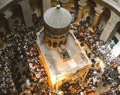 v-yerusalimi-ziyshov-blagodatniy-vogon-1