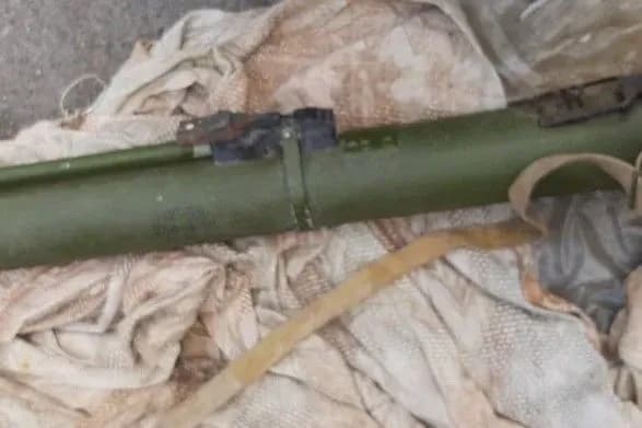 u-khersoni-cholovik-namagavsya-za-300-dolariv-prodati-granatomet