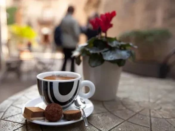 koli-zapratsyut-kavyarni-a-koli-kinoteatri-poetapniy-plan-znyattya-obmezhen