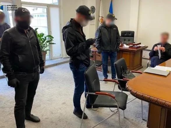 u-derzhagentstvi-z-upravlinnya-zonoyu-vidchuzhennya-viyavili-koruptsiyniy-mekhanizm-z-premiyuvannya-chinovnikiv