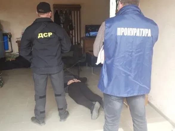 na-rivnenschini-zatrimali-organizatora-nelegalnogo-burshtinovogo-biznesu