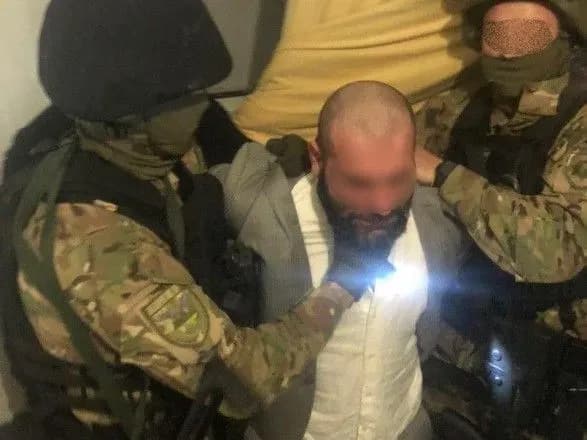 na-kiyivschini-zatrimali-inozemtsya-yakiy-pogrozhuvav-pidirvati-bagatopoverkhivku