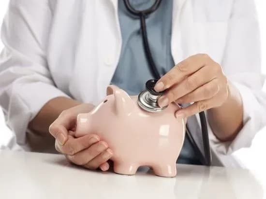 shmigal-zaklikav-goliv-oda-provesti-rozsliduvannya-cherez-neviplati-zarplat-medikam