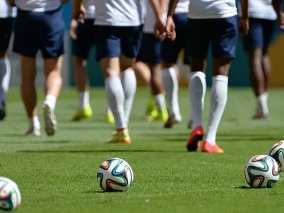 uaf-futbolistam-potribno-dati-mozhlivist-trenuvatisya