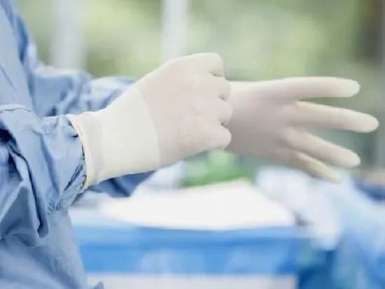 nadiyna-opora-dlya-likariv-zelenskiy-privitav-medichnikh-sester-ta-brativ-zi-svyatom