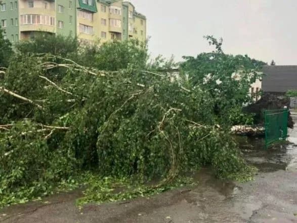 na-prikarpatti-ogolosili-shtormove-poperedzhennya-23