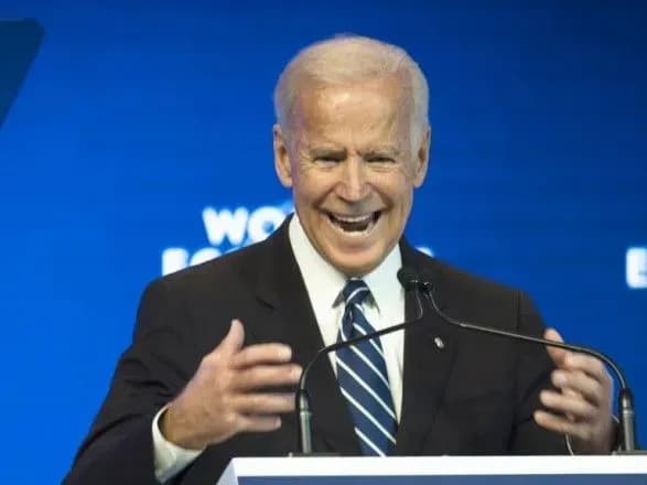 bayden-viperedzhaye-trampa-v-peredviborniy-gontsi-sotsdoslidzhennya