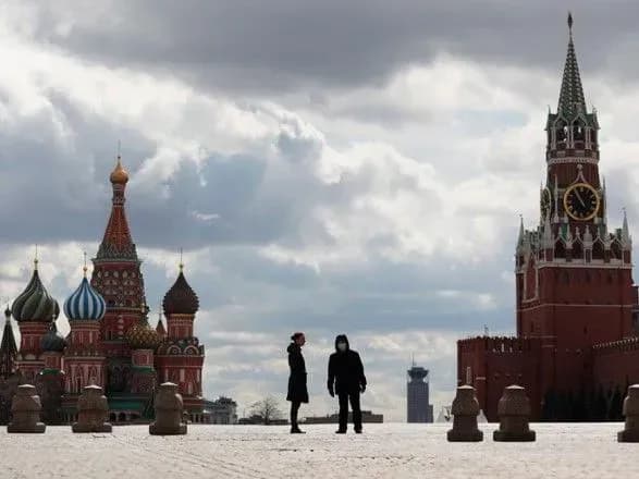 u-moskvi-nevidomiy-zakhopiv-zaruchnikiv-u-banku