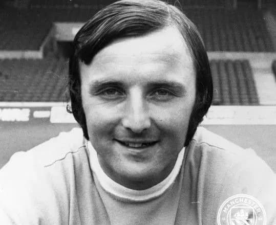 pishov-z-zhittya-titulovaniy-ta-naymolodshiy-v-istoriyi-futbolist-manchester-siti