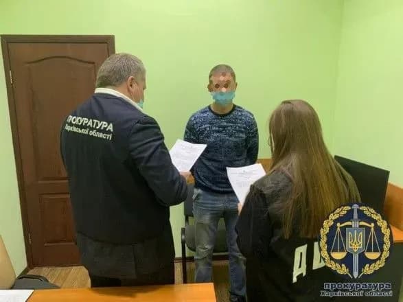 na-kharkivschini-maystra-lisu-pidozryuyut-u-nezakonnomu-zbuti-duba-na-mayzhe-230-tis-grn